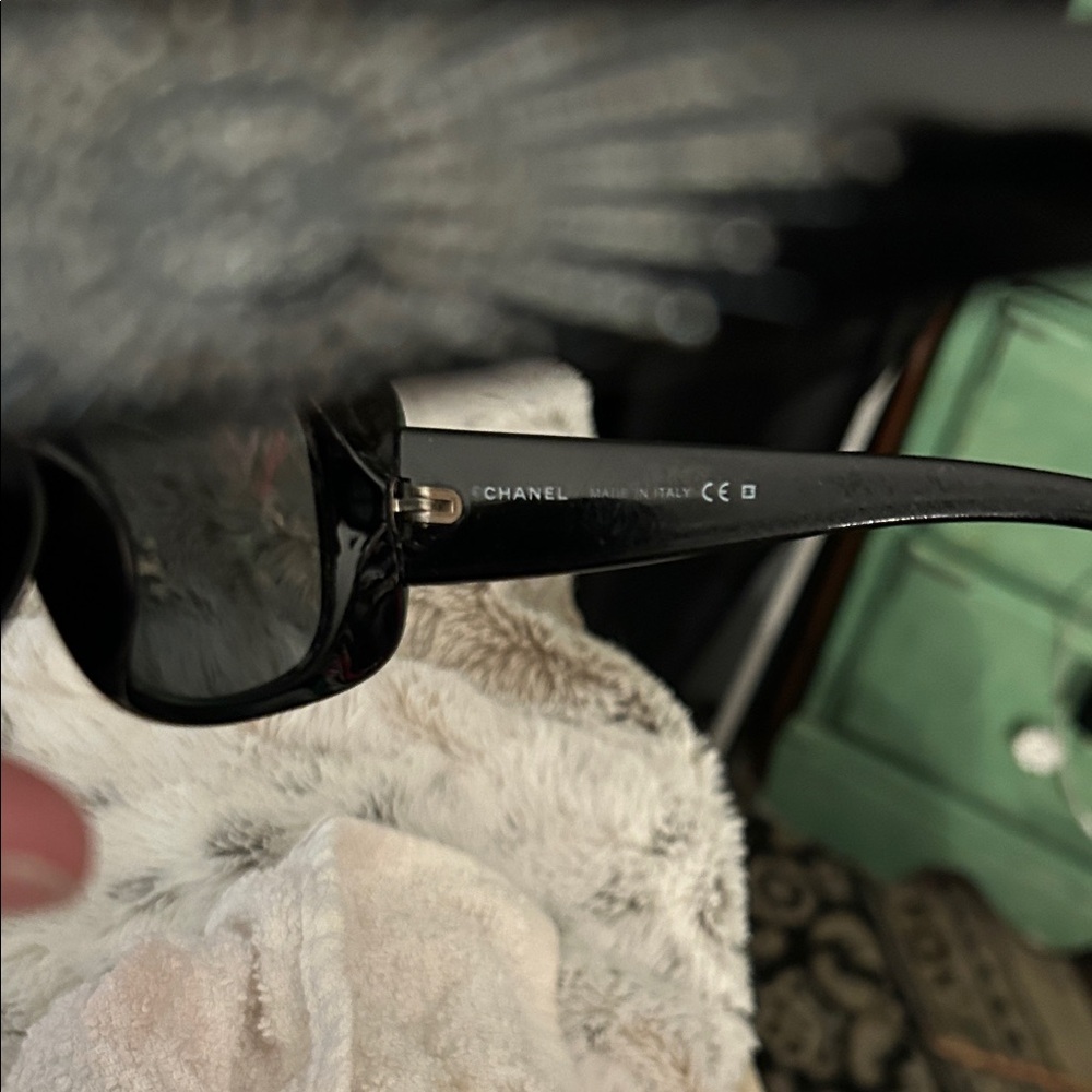 CHANEL Black Sunglasses Vintage sunglasses w/ rhinestones - Picture 7 of 8